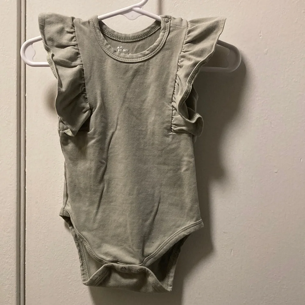 O2 Baby Ruffle Onesie - Picture 1 of 2